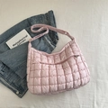 Bolso hobo acolchado rosa con correa ajustable y bolsillo frontal con cremallera - Rosa
