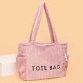 Bolso tote de pana rosa con bordado de letras negras y amplios bolsillos laterales - Rosa