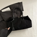 Große schwarze matte Wildleder-Einkaufstasche mit Metallschnalle und Schultergurten Damen - Schwarz