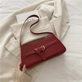 Bolso sobaco burdeos estilo francés con hebilla dorada en cuero mate de calidad - Rojo