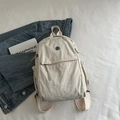 Mochila minimalista de nailon beige con logotipo redondo en tejido de alta calidad - Blanco