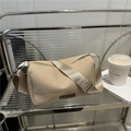 Sac bandoulière en toile beige léger résistant à l'eau avec bandoulière réglable exposée - Kaki