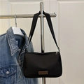 Sac bandoulière femme en nylon imperméable avec étiquette en cuir et sangle réglable - Noir