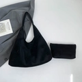 Borsa tote in camoscio nero con intagli floreali a petalo e pochette coordinata - Borsa Tote E Pochette Coordinata Con Zip / Nero