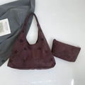 Borsa tote bordeaux scuro in finto camoscio con motivo a petali e pochette interna - Borsa Tote E Pochette Coordinata Con Zip / Marrone