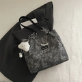 Dark gray floral jacquard tote bag with pearl chain and cloud plush charm - With Pendant / Black