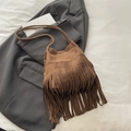 Bolso bandolera de ante marrón oscuro con flecos bohemios y correa delgada - Marrón Oscuro