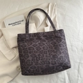 Borsa tote scura in pelle scamosciata leopardata con sottili tracolle stile retrò - Leopardo Nero