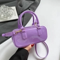 Borsa a mano viola lucida effetto jelly con dettagli dorati e tracolla rimovibile - Viola