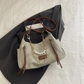 Bolso de hombro de ante verde con correas de cuero marrón y cadena de perlas fina - Verde