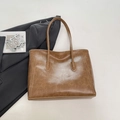 Vintage brown tote bag in textured faux leather with double straps and decorative stitching - Khaki