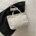 Weiße Totebag mit Blumenstickerei, cremefarbenen Riemen und Markenetikett-Detail - Cremeweiß (Ohne Anhänger)