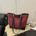 Burgundy quilted tote bag in suede and leather patchwork for commute and casual style - Red
