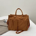 Bolso tote de pana marrón caramelo con múltiples bolsillos y correa ajustable para hombro - Marrón