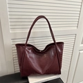 Elegante borsa tote bordeaux con trama a coccodrillo per donna con tracolla lunga da ufficio - Rosso