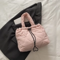 Rosafarbene gesteppte Tragetasche mit Herzmuster und Kordelzug für den Alltag - Rosa