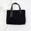 Borsa a secchiello in peluche nera con manico in pelle e ciondolo alla moda - Nero