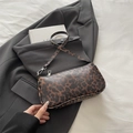 Bolso de hombro chic con estampado de leopardo y cremallera plateada sobre blazer - Marrón