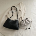 Elegante borsa hobo in pelle intrecciata nera e pochette beige con coulisse per donna - Borsa A Spalla Nera E Pochette Beige / Nero