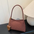 Borsa sottobraccio in velluto a coste marrone scuro retrò con ciondolo in pelle - Marrone