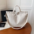Bolso tote de pana color crema con rayas verticales y correas de hombro ajustables - Blanco