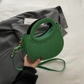 Borsa a mezzaluna intrecciata verde smeraldo con manico tondo e tracolla staccabile - Verde