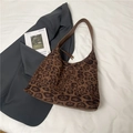 Bolso hobo chic con estampado de leopardo y correa de cuero marrón para moda de otoño - Marrón