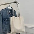 Minimalistische beige Wildleder-Tragetasche mit langen Schultergurten für den Alltag - Weiß