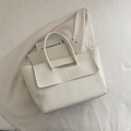 Bolso tote blanco de piel sintética con textura de cocodrilo y diseño de solapa - Blanco