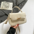 Schicke beige Umhängetasche mit goldener Schnalle und Tragegriff im Minimal-Stil - Weiß