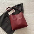 Vintage burgundy large bucket bag in matte leather with vertical stitching detail - Red