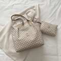 Beige Tragetasche und passender Beutel mit M-Muster und Goldkettenriemen - Gebrochenes Weiß