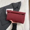 Dunkelrote geflochtene Clutch-Tasche mit Intrecciato-Handwerk für elegante Geschäftsfrauen - Rot