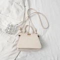 Bolso estilo Kelly blanco con grabado de cocodrilo, cierre dorado y bandolera - Blanco
