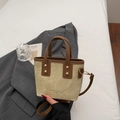 Bolso tipo cubo de lona beige con ribetes de cuero marrón y remaches dorados de mano - Blanco y Marrón