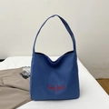 Sac fourre-tout bleu marine avec broderie C'est la vie en forme de croissant chic - Bleu