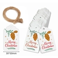 Detail von weißen Geschenkanhängern mit Merry Christmas Text und natürlicher Juteschnur - Weißer Zapfenzweig-Stil / 100er Pack