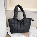 Borsa tote nera trapuntata con manici imbottiti ideale per il pendolarismo quotidiano - Nero