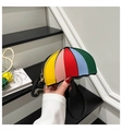 Detalle del bolso bandolera con forma de paraguas de colores con patchwork y ganchos dorados - Negro