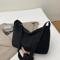Minimalistische schwarze Einkaufstasche mit verstellbarem Gurt und mattem Finish - Schwarz