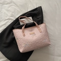 Grand sac fourre-tout rose matelassé avec nœuds brodés et plaque logo dorée - Rose