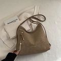 Borsa tote marrone in pelle smerigliata con scritta dorata e dettagli in metallo - Cachi