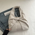 Bolso tote de pana beige con un lazo decorativo grande y correa de hombro ancha - Beige Sin Colgante