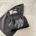 Minimalistische schwarze Shopper-Tasche aus PU-Leder mit Ziernaht für den Alltag - Schwarz