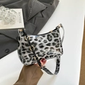 Sac bandoulière chic à imprimé léopard en cuir verni brillant avec chaîne dorée - Imprimé Léopard Gris