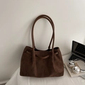 Sac cabas marron foncé en daim synthétique avec longues anses pour femme au style minimaliste - café