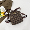 Zaino marrone con monogramma, logo M dorato e motivo a rombi trapuntato misura media - Marrone