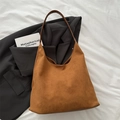 Brown suede large capacity tote bag with minimalist shoulder strap for daily work - No Pendant / Brown