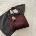 Grand sac cabas léopard rouge foncé avec bandoulière tissée et pendentif gland chic - Avec Pendentif / Rouge