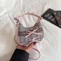 Bolso bandolera de media luna rosa con tela de cuadros grises y adornos de encaje - Cuadros Rosas